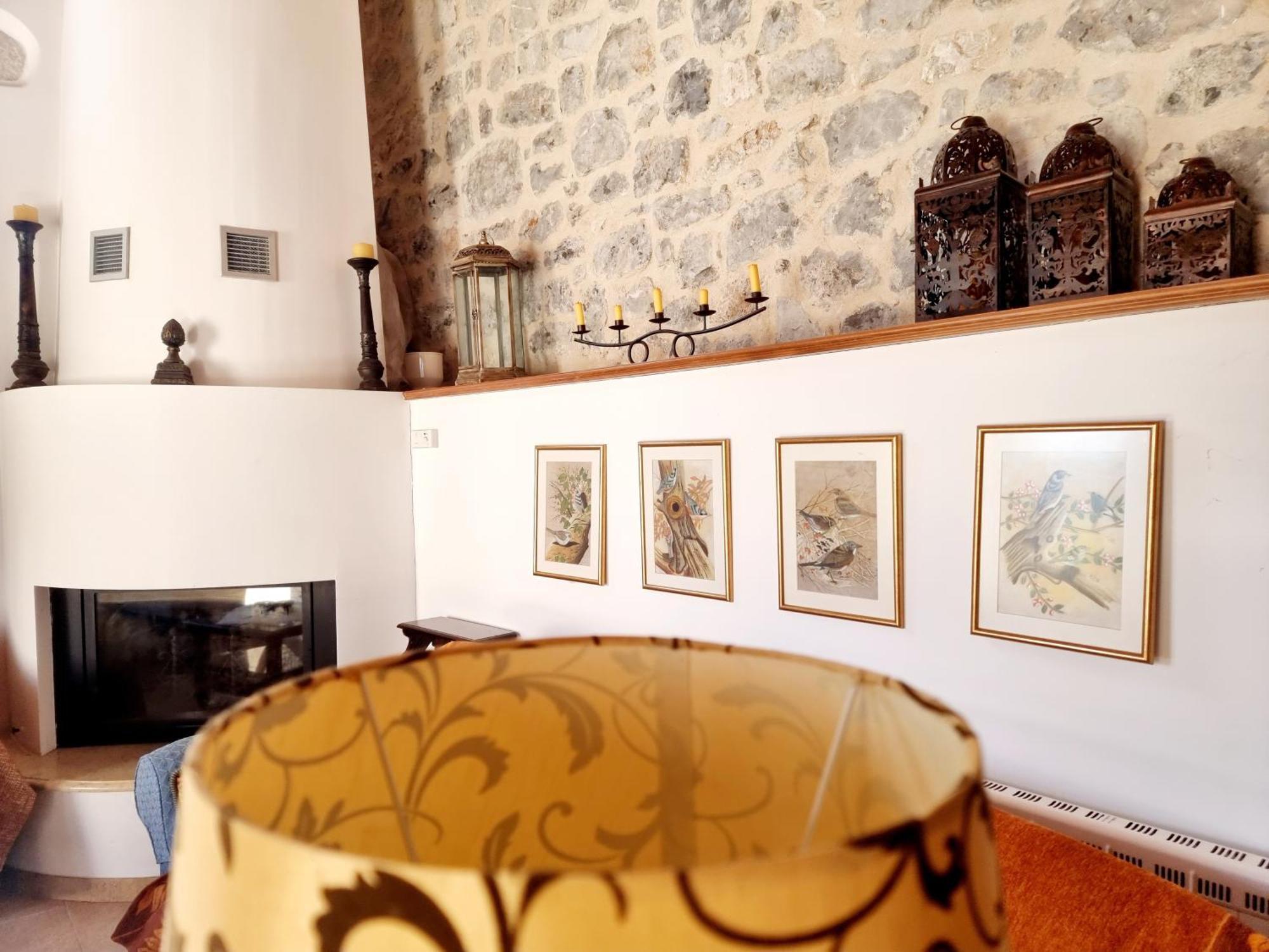 Villa Stone And Levidhion