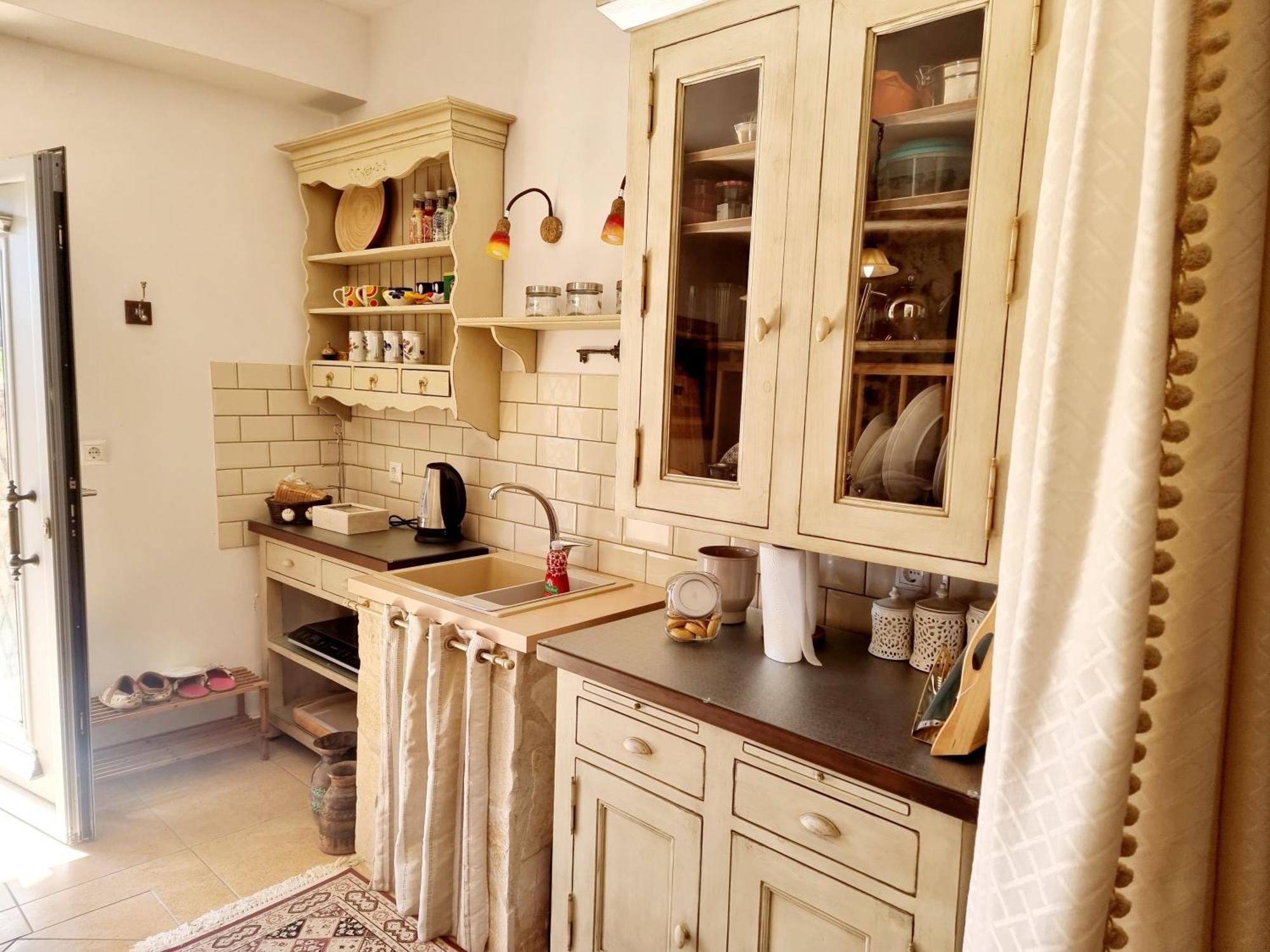Stone And Villa Levidhion